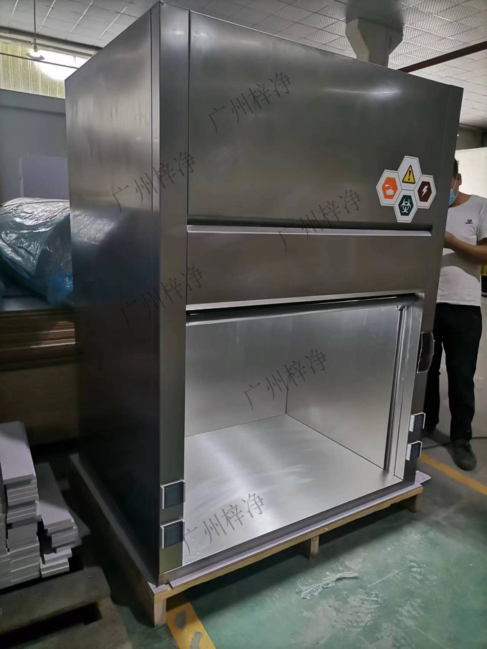 不銹鋼桌上型通風(fēng)柜給予操作者最有效的人身保護(hù),使實(shí)驗(yàn)室的工作環(huán)境無比的優(yōu)雅、美觀、舒適。